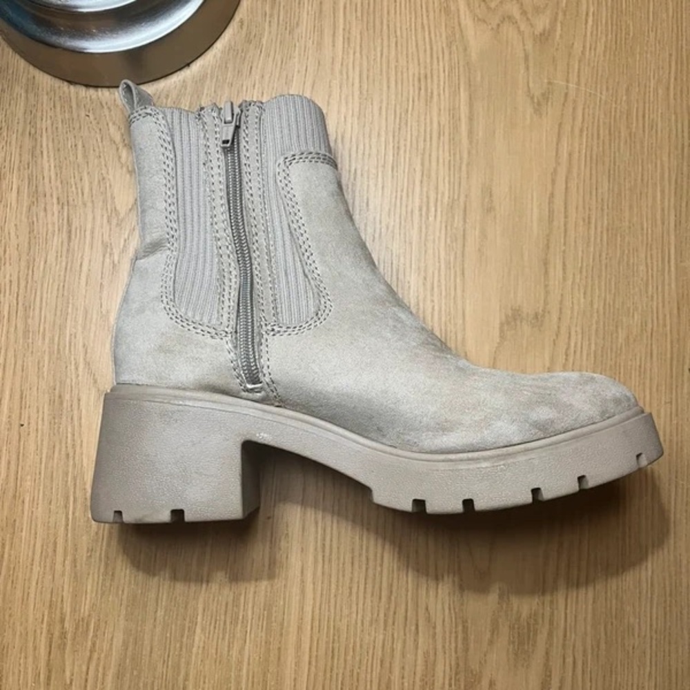 Elegant Beige Heeled Boots
